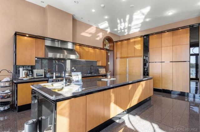 1567 Island Lane, Bloomfield Twp, MI 48302