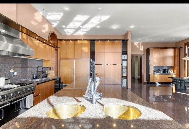 1567 Island Lane, Bloomfield Twp, MI 48302