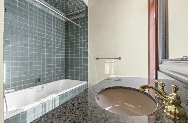 1567 Island Lane, Bloomfield Twp, MI 48302