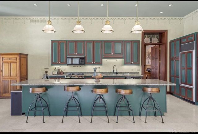 1567 Island Lane, Bloomfield Twp, MI 48302