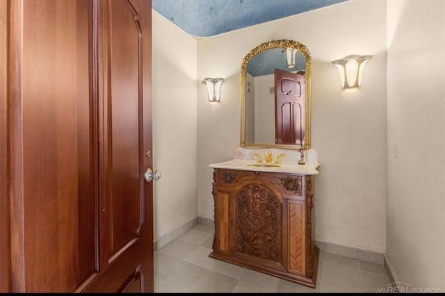 1567 Island Lane, Bloomfield Twp, MI 48302