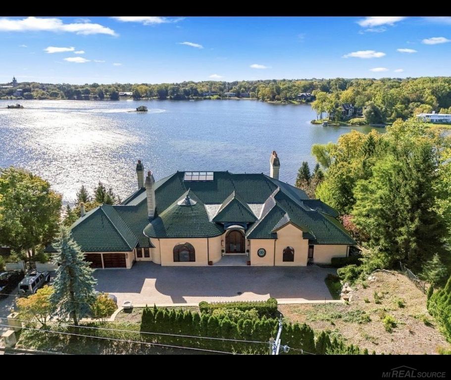 1567 Island Lane, Bloomfield Twp, MI 48302