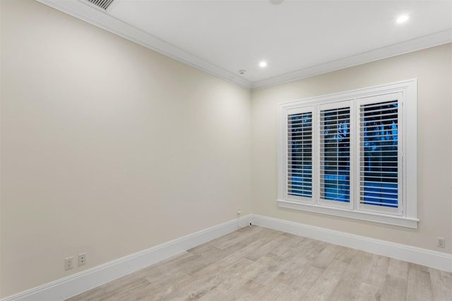 9 Adams Road, Ocean Ridge, FL 33435