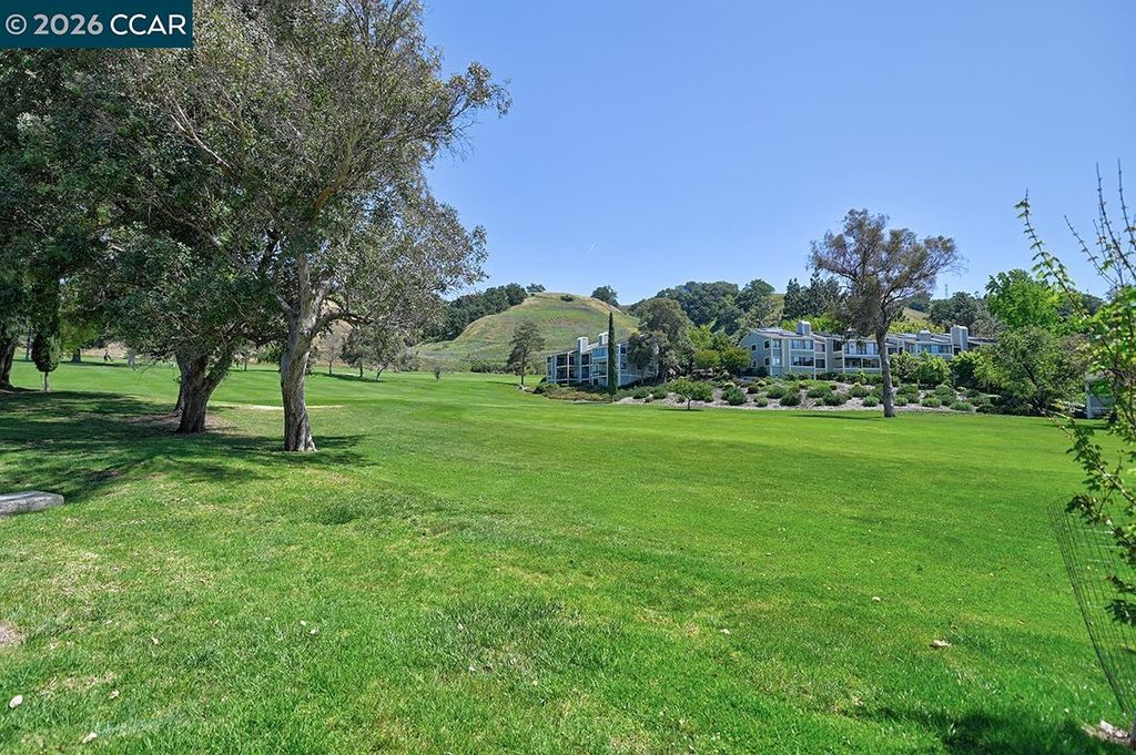 618 Terra California Dr 2, Walnut Creek, CA 94595