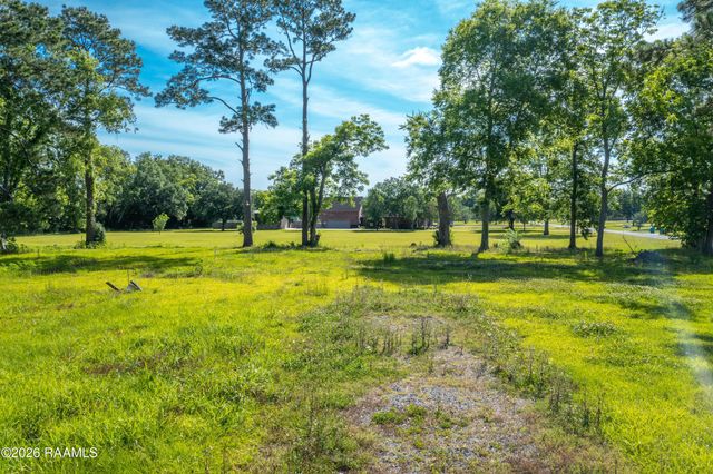2605 Grand Point Highway, Breaux Bridge, LA 70517