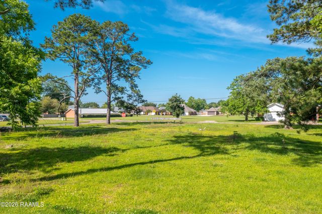 2605 Grand Point Highway, Breaux Bridge, LA 70517