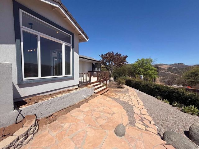 1596 Aldorado, Vista, CA 92084