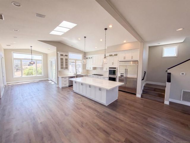 1596 Aldorado, Vista, CA 92084