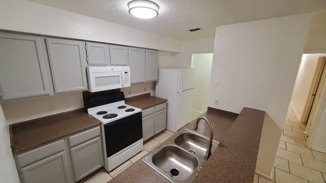 3427 Republic Drive, Forest Hill, TX 76140