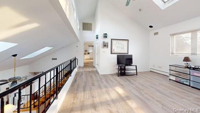 53 Coolidge Avenue, Amity Harbor, NY 11701