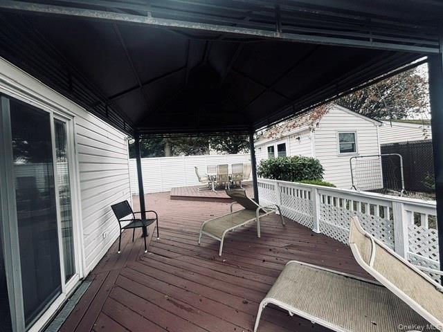 53 Coolidge Avenue, Amity Harbor, NY 11701