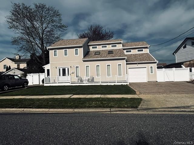 53 Coolidge Avenue, Amity Harbor, NY 11701