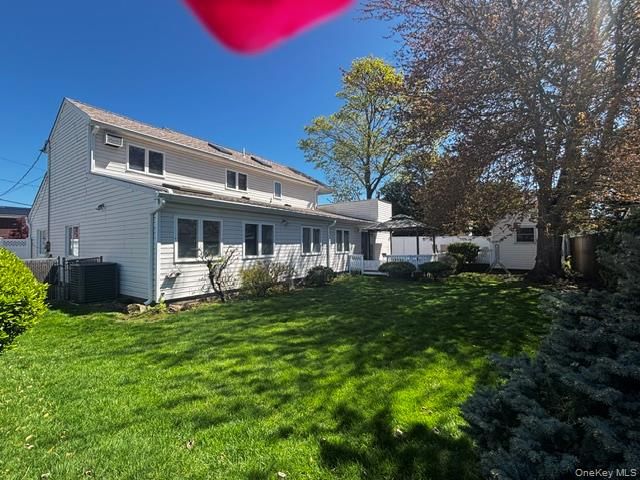 53 Coolidge Avenue, Amity Harbor, NY 11701