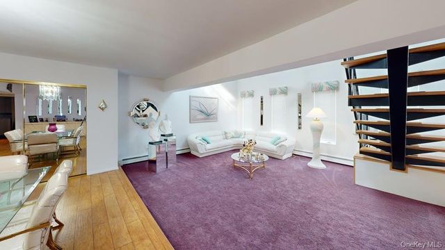 53 Coolidge Avenue, Amity Harbor, NY 11701
