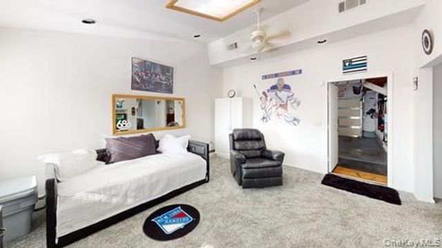 53 Coolidge Avenue, Amity Harbor, NY 11701