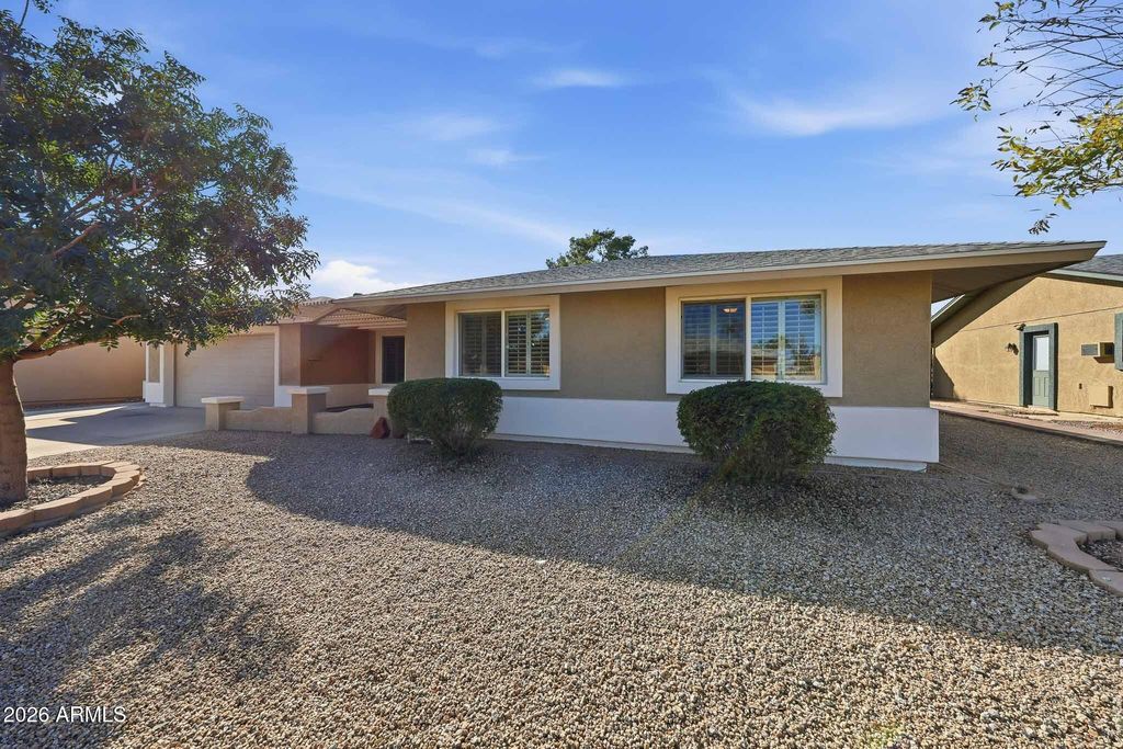 Image 10 of property listing at 16006 N 99TH Drive, Sun City, AZ 85351