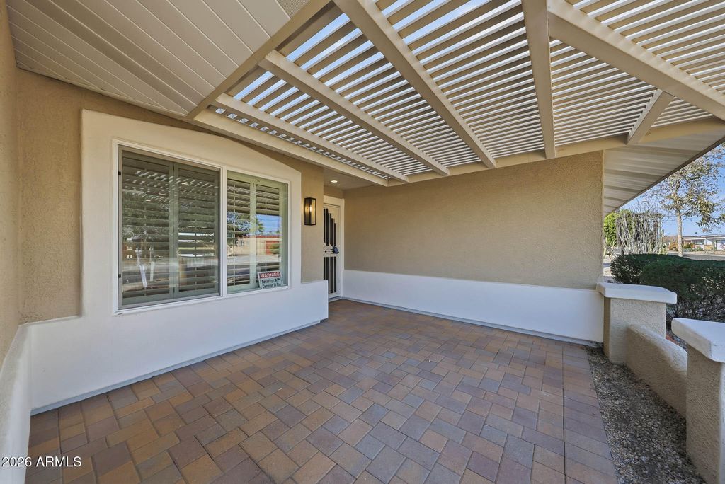 Image 11 of property listing at 16006 N 99TH Drive, Sun City, AZ 85351