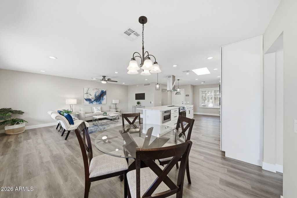 Image 18 of property listing at 16006 N 99TH Drive, Sun City, AZ 85351