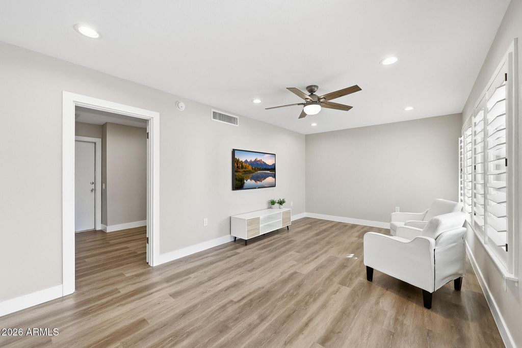 Image 23 of property listing at 16006 N 99TH Drive, Sun City, AZ 85351