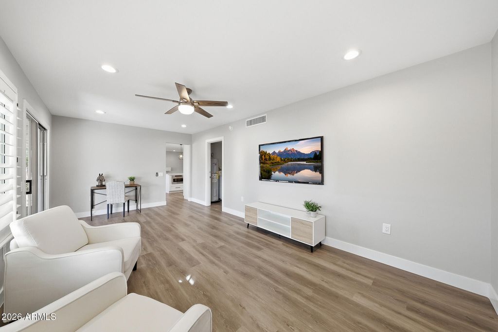 Image 24 of property listing at 16006 N 99TH Drive, Sun City, AZ 85351