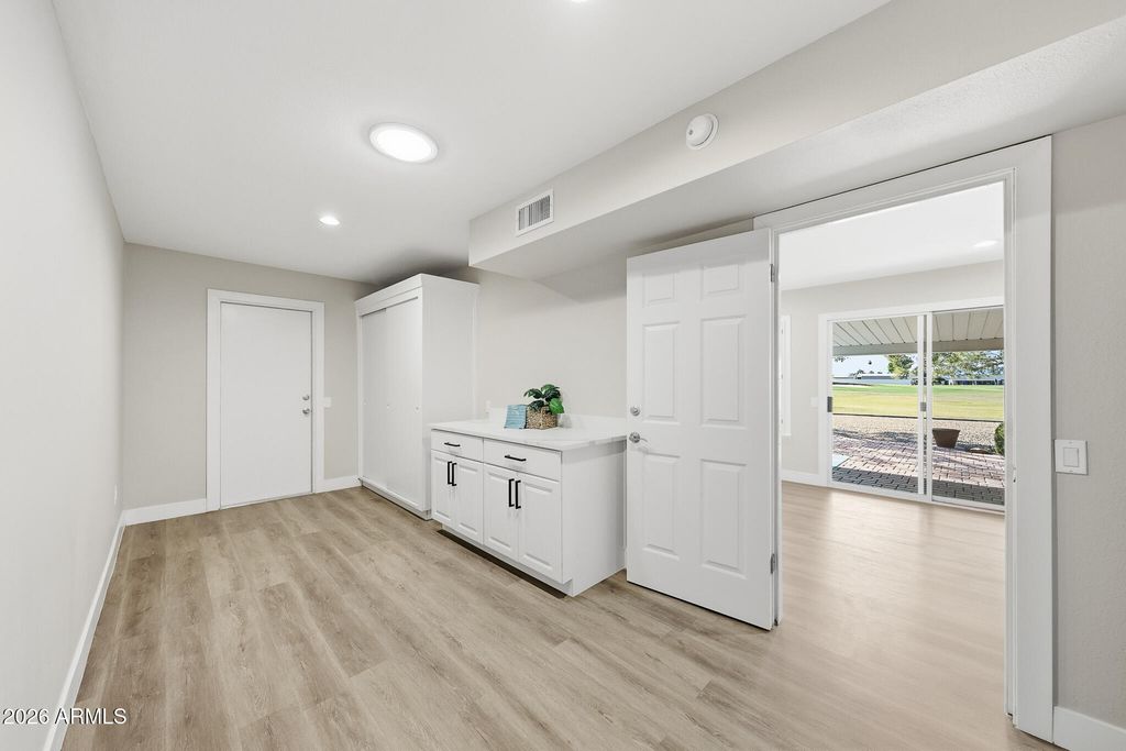 Image 27 of property listing at 16006 N 99TH Drive, Sun City, AZ 85351
