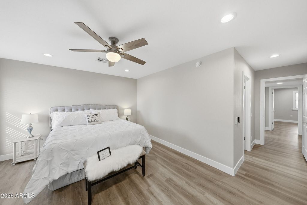Image 31 of property listing at 16006 N 99TH Drive, Sun City, AZ 85351
