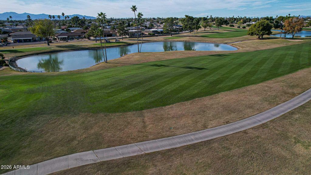 Image 4 of property listing at 16006 N 99TH Drive, Sun City, AZ 85351