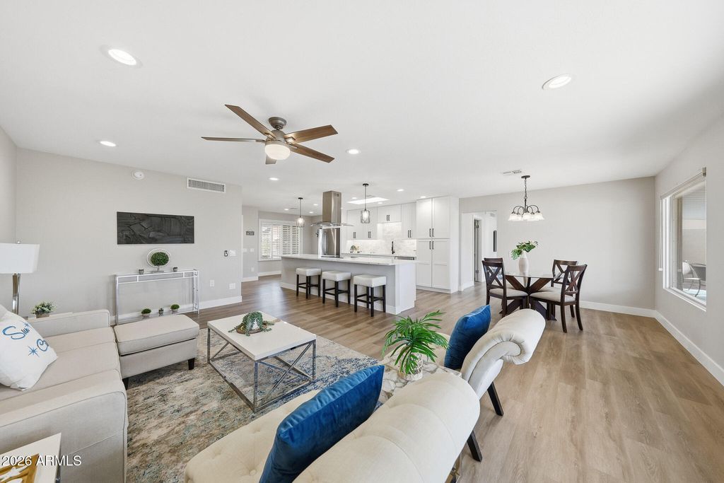 Image 6 of property listing at 16006 N 99TH Drive, Sun City, AZ 85351