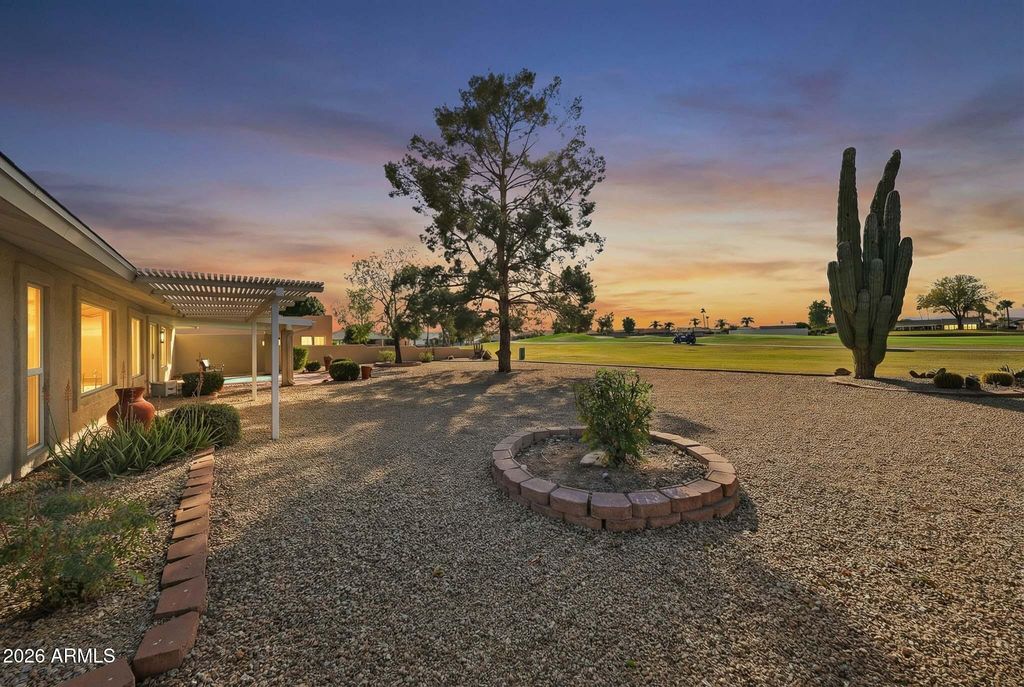 Image 9 of property listing at 16006 N 99TH Drive, Sun City, AZ 85351