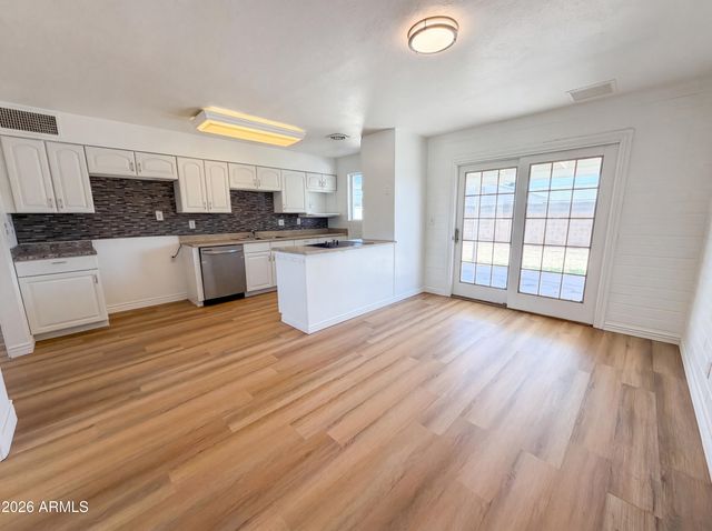 1457 W 7TH Avenue, Mesa, AZ 85202