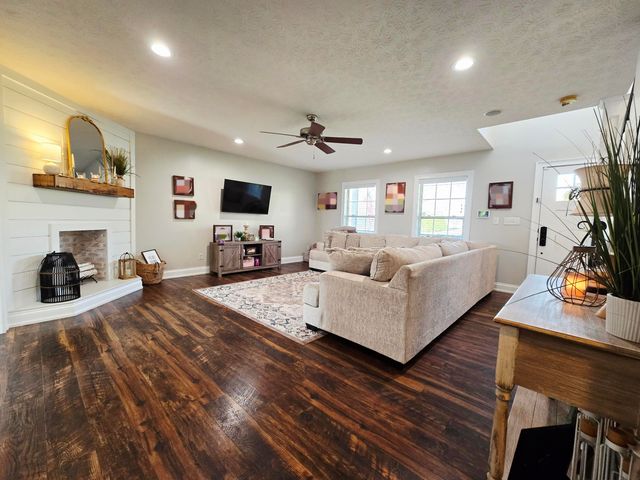 173 Whisper Woods Drive, Somerset, KY 42503