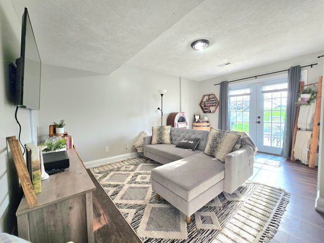 173 Whisper Woods Drive, Somerset, KY 42503