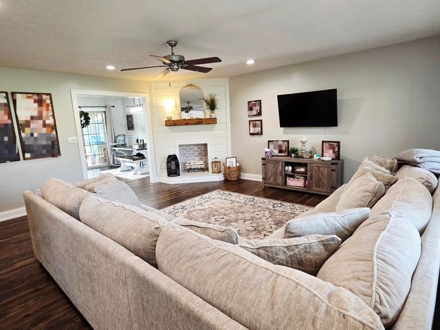 173 Whisper Woods Drive, Somerset, KY 42503