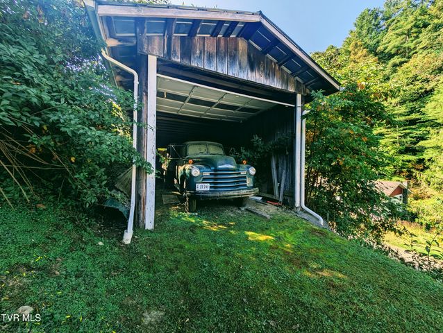 118 Turner Road, Clinchco, VA 24226