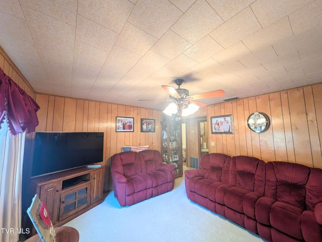 118 Turner Road, Clinchco, VA 24226