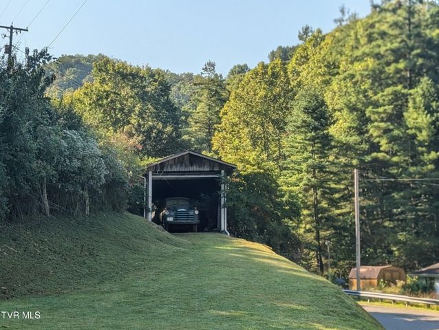 118 Turner Road, Clinchco, VA 24226