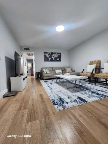 124 Oakridge I 124, Deerfield Beach, FL 33442