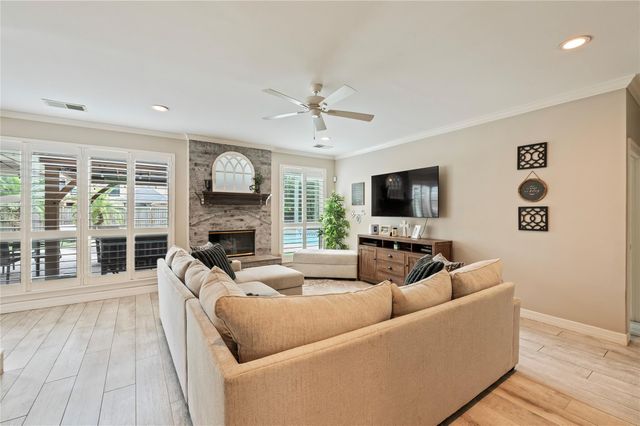 409 Silverleaf Drive, Friendswood, TX 77546