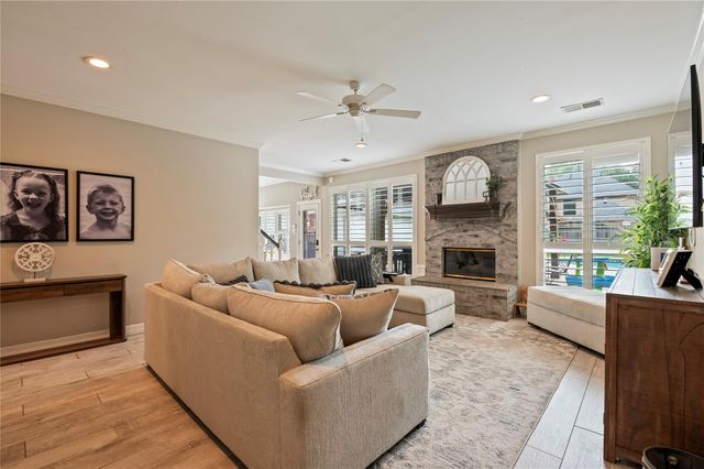 409 Silverleaf Drive, Friendswood, TX 77546