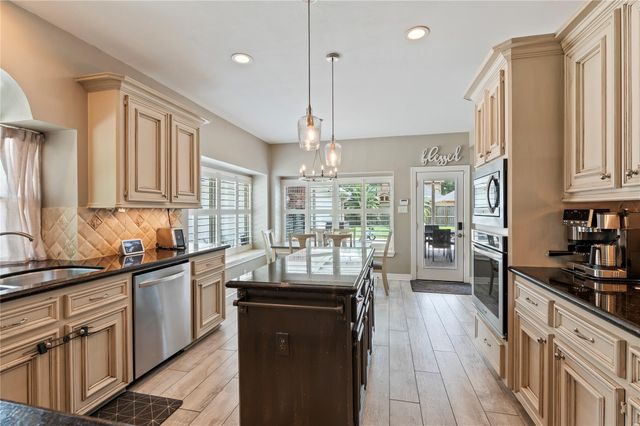 409 Silverleaf Drive, Friendswood, TX 77546