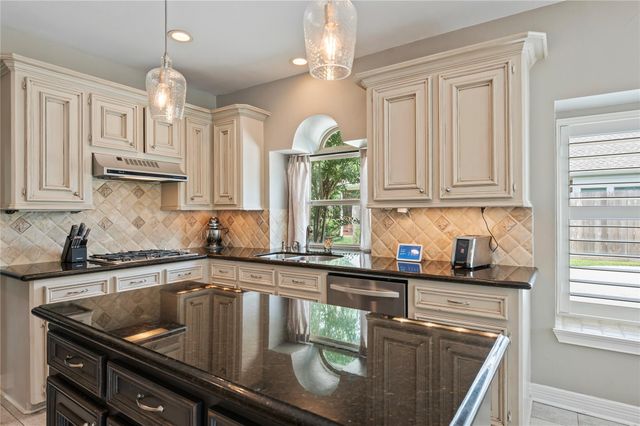 409 Silverleaf Drive, Friendswood, TX 77546