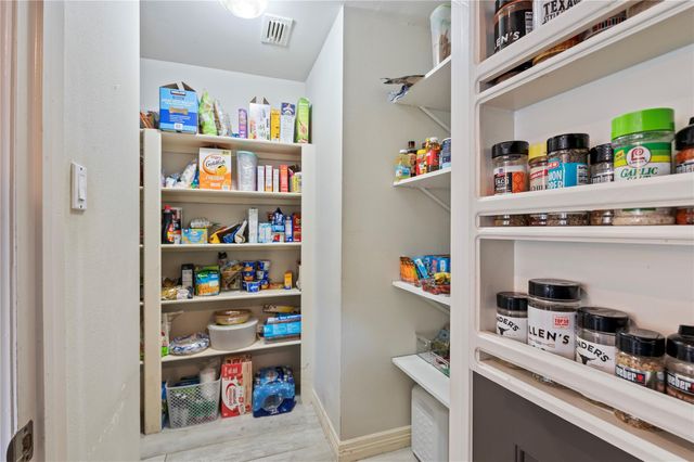 409 Silverleaf Drive, Friendswood, TX 77546