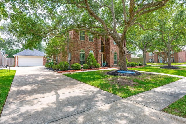 409 Silverleaf Drive, Friendswood, TX 77546