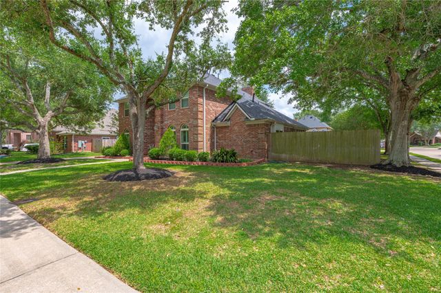 409 Silverleaf Drive, Friendswood, TX 77546