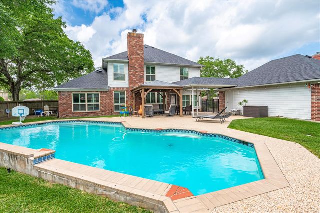 409 Silverleaf Drive, Friendswood, TX 77546