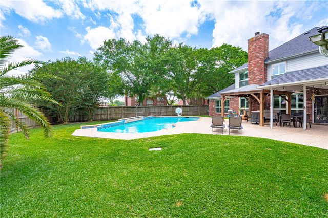 409 Silverleaf Drive, Friendswood, TX 77546