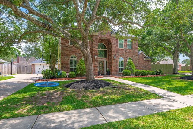 409 Silverleaf Drive, Friendswood, TX 77546