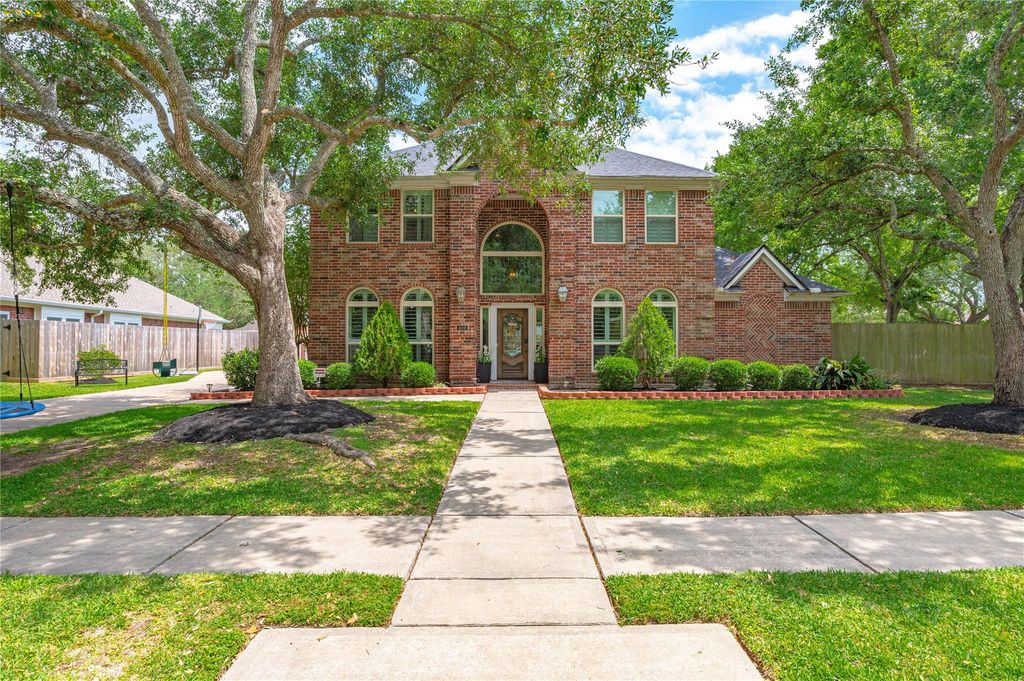 409 Silverleaf Drive, Friendswood, TX 77546