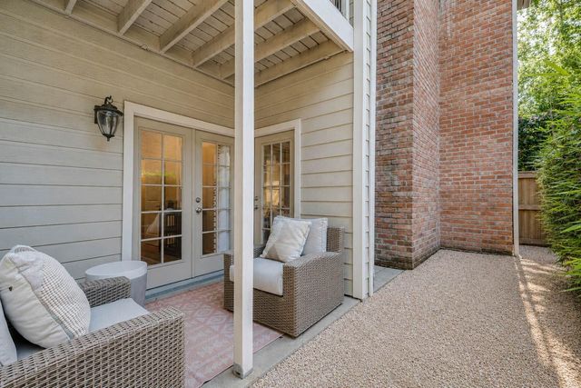 2001 Bering Drive 7L, Houston, TX 77057