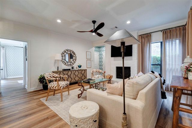 2001 Bering Drive 7L, Houston, TX 77057